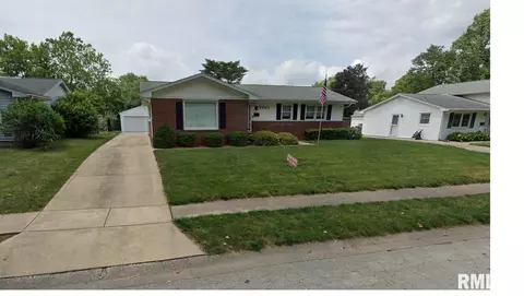2701 Bennington Dr, Springfield, IL 62711