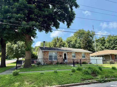 503 N 7th St, Petersburg, IL 62675