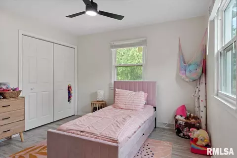 Bedroom - 2106 Briarcliff Dr, Springfield, IL 62704 photo 1 of 7