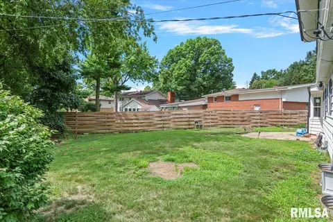 Exterior - 2106 Briarcliff Dr, Springfield, IL 62704 photo 7 of 7