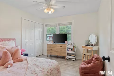 Bedroom - 2106 Briarcliff Dr, Springfield, IL 62704 photo 6 of 7