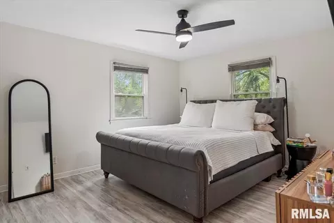 Bedroom - 2106 Briarcliff Dr, Springfield, IL 62704 photo 2 of 7