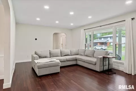 Living - 2106 Briarcliff Dr, Springfield, IL 62704 photo 2 of 5