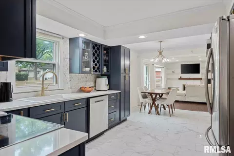 Kitchen - 2106 Briarcliff Dr, Springfield, IL 62704 photo 1 of 3