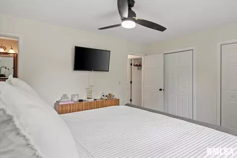 Bedroom - 2106 Briarcliff Dr, Springfield, IL 62704 photo 3 of 7