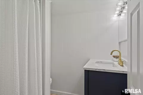 Bath - 2106 Briarcliff Dr, Springfield, IL 62704 photo 4 of 4