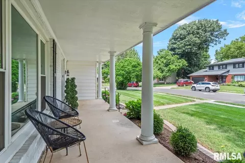 Exterior - 2106 Briarcliff Dr, Springfield, IL 62704 photo 3 of 7