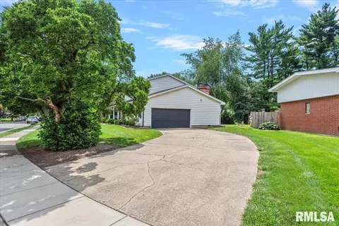 Exterior - 2106 Briarcliff Dr, Springfield, IL 62704 photo 4 of 7