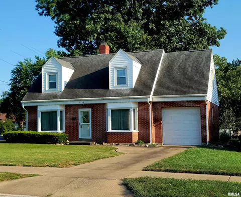 2554 College Ave, Quincy, IL 62301