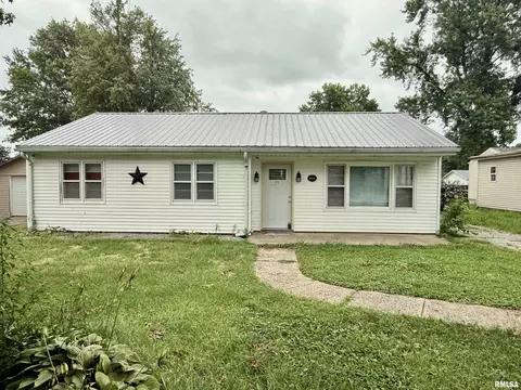 1020 Adams St, Auburn, IL 62615