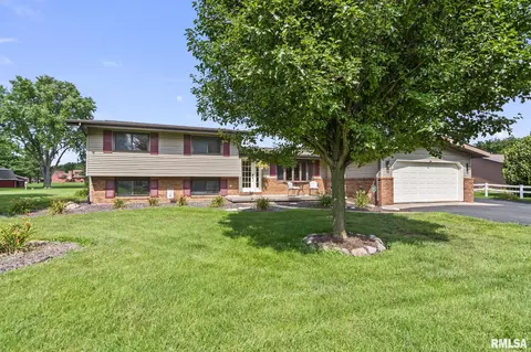 11910 Bubbling Well Rd, Glenarm, IL 62536
