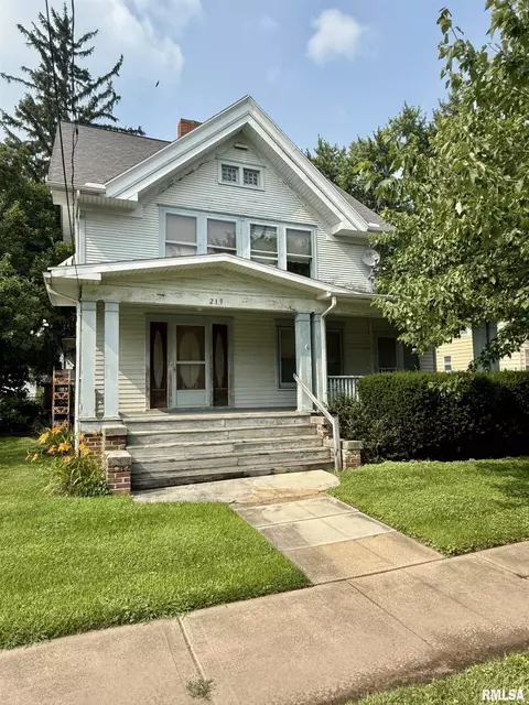 219 W Main St, Knoxville, IL 61448