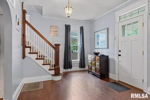 Entry Way - 308 S Adelia St, Springfield, IL 62704 photo 3 of 4