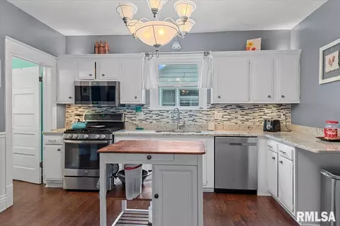 Kitchen - 308 S Adelia St, Springfield, IL 62704 photo 2 of 4