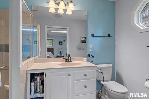 Bath - 308 S Adelia St, Springfield, IL 62704 photo 3 of 3