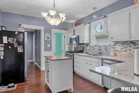 Kitchen - 308 S Adelia St, Springfield, IL 62704 photo 3 of 4