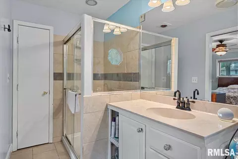 Bath - 308 S Adelia St, Springfield, IL 62704 photo 2 of 3