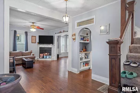Entry Way - 308 S Adelia St, Springfield, IL 62704 photo 1 of 4