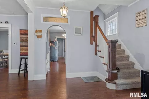 Entry Way - 308 S Adelia St, Springfield, IL 62704 photo 2 of 4