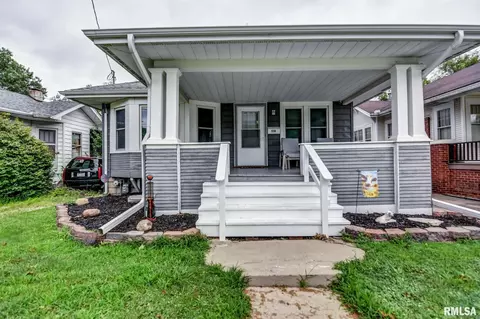 514 S Main St, Taylorville, IL 62568