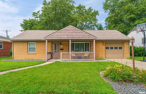 137 Portland Pl, Lincoln, IL 62656