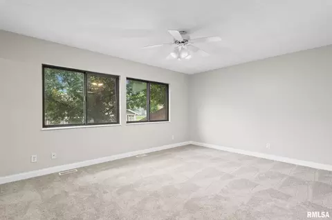 Bedroom - 75 Trailridge Ln, Springfield, IL 62704 photo 1 of 8