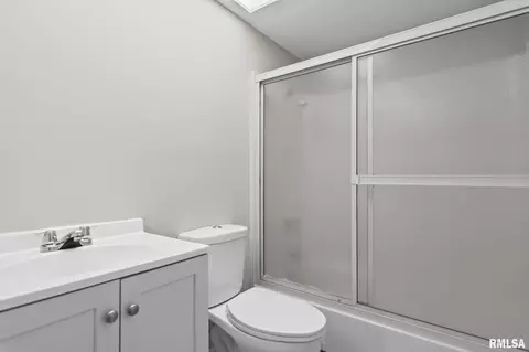 Bath - 75 Trailridge Ln, Springfield, IL 62704 photo 3 of 3