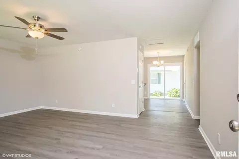 452 E Illini St, Virginia, IL 62691 photo 3