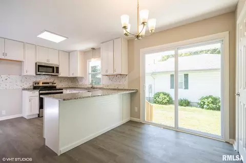 452 E Illini St, Virginia, IL 62691 photo 4