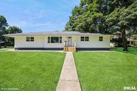 452 E Illini St, Virginia, IL 62691