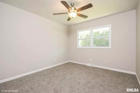 452 E Illini St, Virginia, IL 62691 photo 9