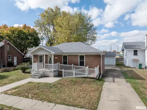 1064 Monroe St, Galesburg, IL 61401