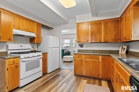 1832 S Walnut St, Springfield, IL 62704 photo 8