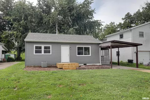1704 Van Buren St, Quincy, IL 62301