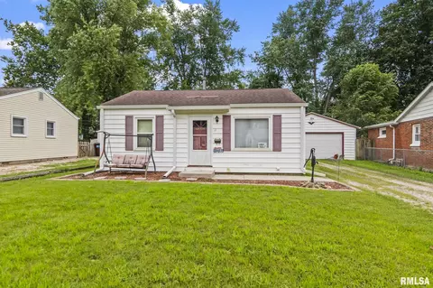 11 Hedge Dr, Springfield, IL 62702
