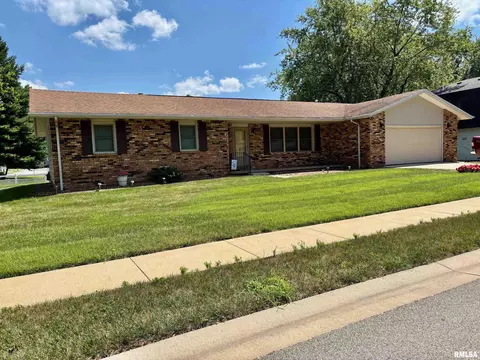 60 Allen Dr, Riverton, IL 62561