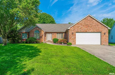 2505 Shadow Chaser Dr, Springfield, IL 62711