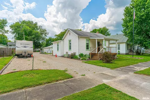 1311 Broadway St, Lincoln, IL 62656