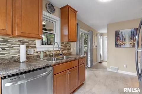 2057 N 7th St, Springfield, IL 62702 photo 11