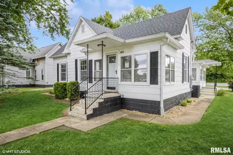 409 Carroll St, Pawnee, IL 62558