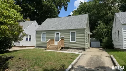 2662 S 7th St, Springfield, IL 62703