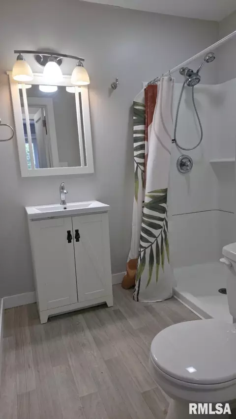 Bath - 2662 S 7th St, Springfield, IL 62703 photo 1 of 1