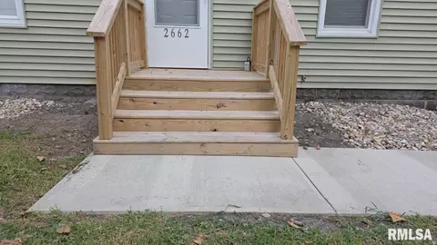 Exterior - 2662 S 7th St, Springfield, IL 62703 photo 1 of 2