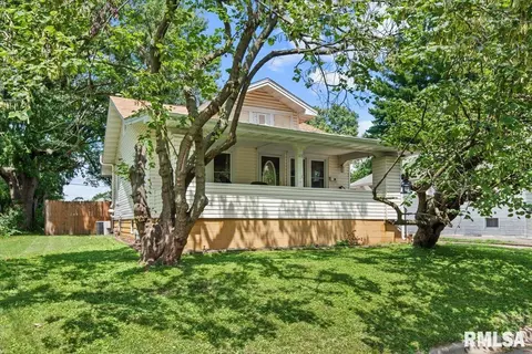 1113 Vandeveer St, Taylorville, IL 62568