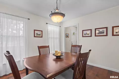 Dining - 3140 E Lake Shore Dr, Springfield, IL 62712 photo 3 of 3