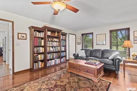 Living - 3140 E Lake Shore Dr, Springfield, IL 62712 photo 1 of 4