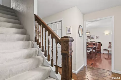 Entry Way - 3140 E Lake Shore Dr, Springfield, IL 62712 photo 2 of 2