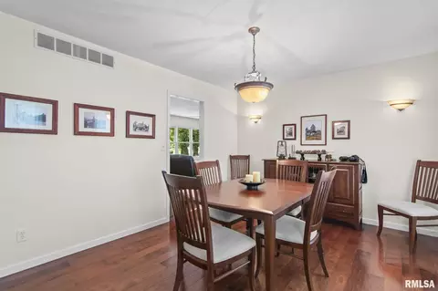 Dining - 3140 E Lake Shore Dr, Springfield, IL 62712 photo 1 of 3