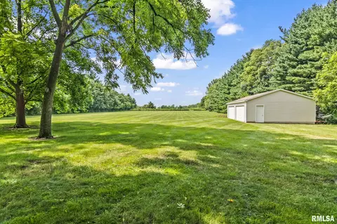 Exterior - 3140 E Lake Shore Dr, Springfield, IL 62712 photo 9 of 13