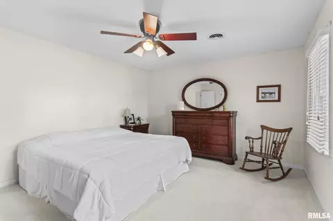 Bedroom - 3140 E Lake Shore Dr, Springfield, IL 62712 photo 3 of 7
